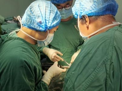 配资炒股首选平台 万名医护进乡村 烟台毓璜顶医院专家下沉基层开展膝关节单髁置换术